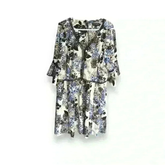 Lane Bryant Embroidered Floral Fit and Flare Bell Sleeve Dress Size 26 - Picture 2 of 6